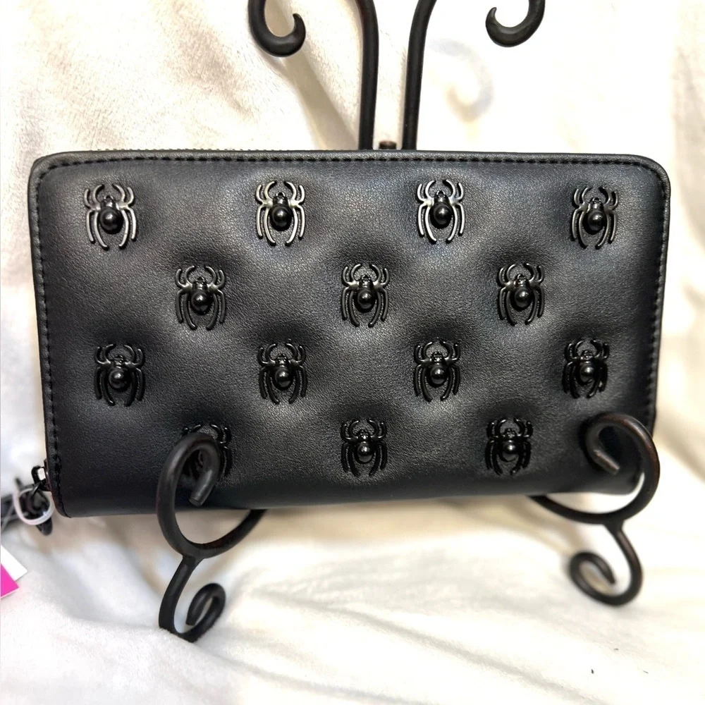 🕷️BETSEY JOHNSON ZIP AROUND SPIDER WRISTLET/WALLET🕷️NWT